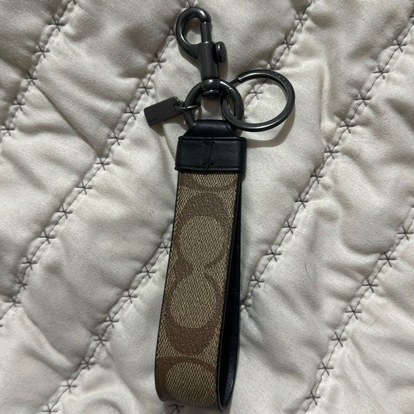 Coach key loop - Picture 2 of 2